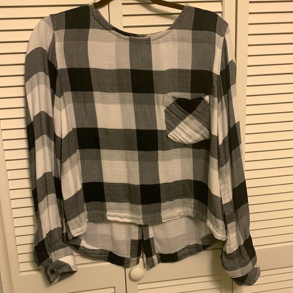 Cloth&stone black and white long sleeve top in soft 56% cotton 44% rayon